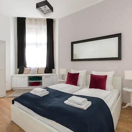 Grand Style&luxury In The Center - 3br With Balcony Apartment
