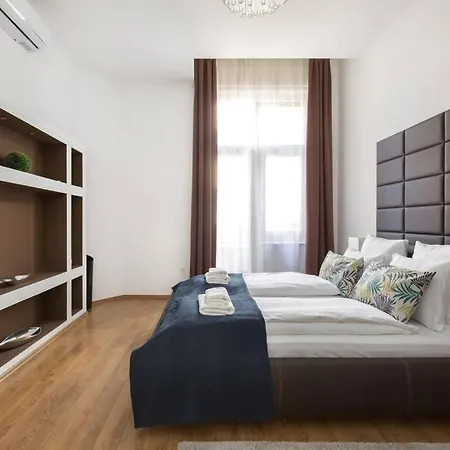 Grand Style&luxury In The Center - 3br With Balcony