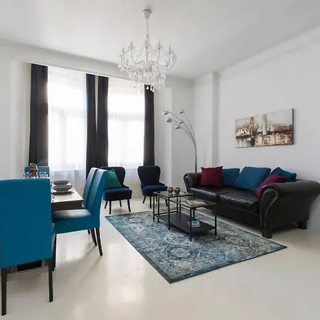 Apartment Grand Style&luxury In The Center - 3br With Balcony