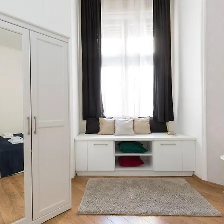 Grand Style&luxury In The Center - 3br With Balcony Apartment Budapest