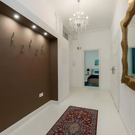 Grand Style&luxury In The Center - 3br With Balcony Apartment